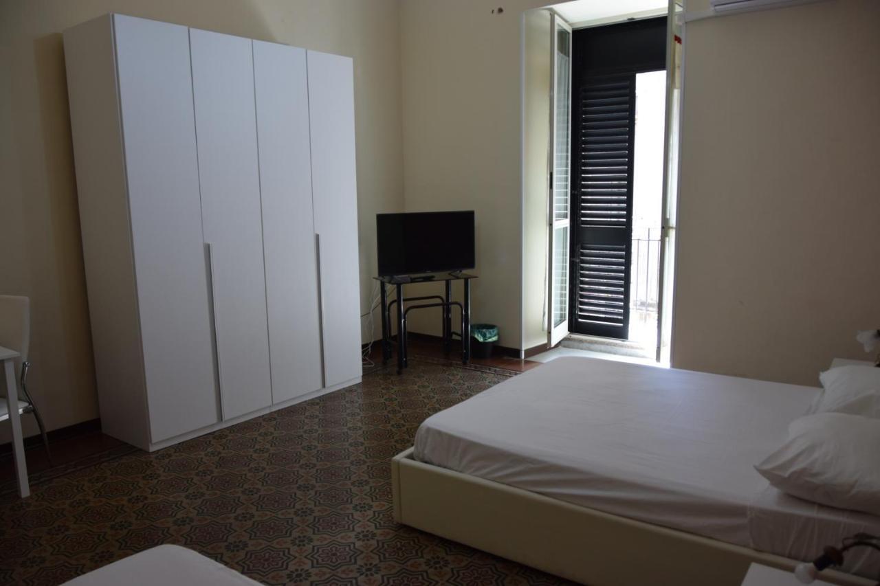 Casa Giuseppe Bed & Breakfast Catania Bagian luar foto