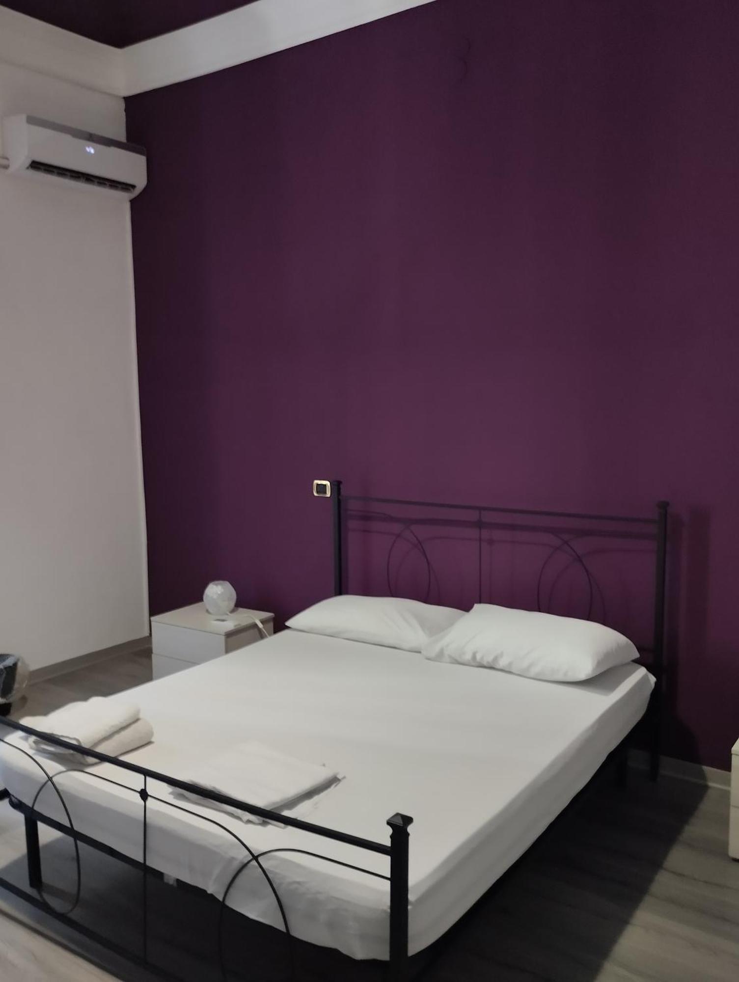 Casa Giuseppe Bed & Breakfast Catania Bagian luar foto